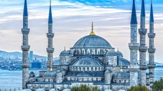 Blue Mosque dan 4 Tempat Wisata Halal di Turki yang Wajib Traveler Kunjungi